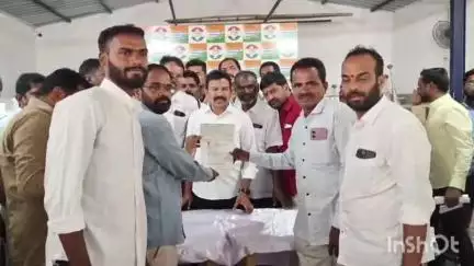 తిమ్మాపూర్ ఎల్ఎండీ కాలనీ: లబ్ధిదారులకు సీఎంఆర్ఎఫ్ చెక్కులను పంపిణీ చేసిన ఎమ్మెల్యే కవ్వంపల్లి సత్యనారాయణ