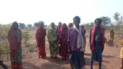ଅମ୍ବାଭୋନା: ଜରିମୁଲୀ ଗ୍ରାମ ପୋଖରୀରେ ଅଳ୍ପ ପାଣି, ଗାଧୋଇବା ପାଇଁ ହଇରାଣ ଗ୍ରାମବାସୀ #jansamasya