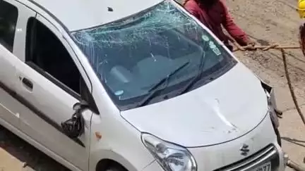 തലപ്പിള്ളി: മുള്ളൂർക്കരയിൽ കാർ നിയന്ത്രണം വിട്ട് വൈദ്യുതി പോസ്റ്റിലിടിച്ച് അപകടം, കാർ യാത്രികർക്ക് പരിക്കേറ്റു