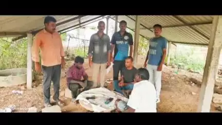 గుండ్లపల్లి: చెరుకుపల్లి గ్రామంలో పేకాట స్థావరాలపై దాడులు నిర్వహించిన పోలీసులు, ముగ్గురు అరెస్టు, ఇద్దరు పరార్