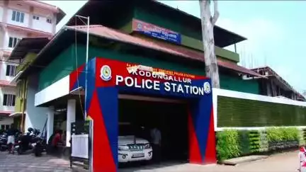 കൊടുങ്ങല്ലൂർ: കാപ്പ ഉത്തരവ് ലംഘിച്ചയാളെ ആക്രമിച്ച് 14 ഗ്രാം തൂക്കമുള്ള സ്വർണമാലയും പണവും കവർന്നു, കൊടുങ്ങല്ലൂരിൽ 5 പേർ പിടിയിൽ