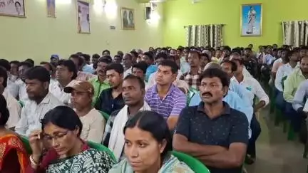 সিউড়ি ২: পুরন্দরপুর তৃণমূল কংগ্রেস কার্যালয়ে তৃণমূলের বর্ধিত কর্মী সম্মেলনের আয়োজন