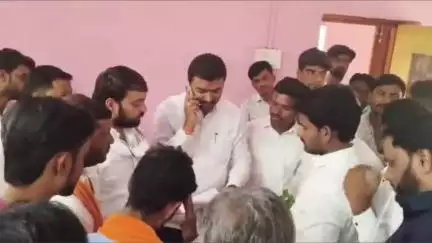 पाथ्री: आमदार राजेश विटेकर यांनी पाथरी तहसील कार्यालय येथे घेतला जनता दरबार