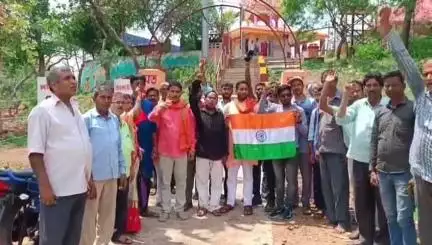 পুঞ্চা: ভারতীয় সেনাবাহিনীর মঙ্গল কামনায় পুঞ্চা মা চরণ পাহাড়ি কালী মন্দিরে পূজো দিল BJP