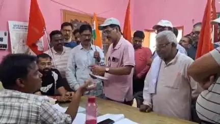 জামুরিয়া: SSI কোলিয়ারি জয়েন্ট স্ট্রাগল কমিটি (জেএসি) SSI কোলিয়ারিতে একটি রোড মিটিং সাতগ্রাম শ্রীপুর এলাকায়