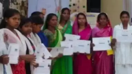 बिशुनपुर: बांस के प्रशिक्षणार्थियों के बीच में बिशुनपुर में टूलकिट वितरण का हुआ कार्यक्रम