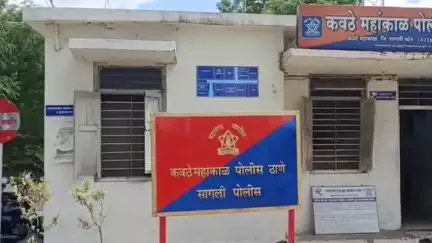 कवठे महांकाळ: तिसंगीत मुलांच्या भांडणातून तिघांना काठी व लोखंडी रॉडने मारहाण; एकाचे डोके फोडले