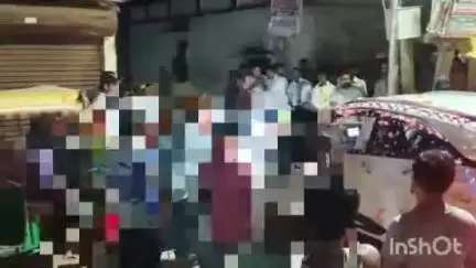 पुनपुन: पुनपुन के डूंगरी के पास अनियंत्रित कार की चपेट में आने से एक युवक गंभीर रूप से घायल