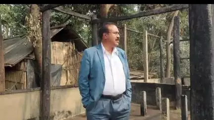 লক্ষীপুৰ: গোলোকেৰপামত অগ্নিকাণ্ডত ক্ষতিগ্ৰস্ত এটি পৰিয়ালৰ বুজ লয় বিধায়ক আফতাৱ উদ্দিন মোল্লাই