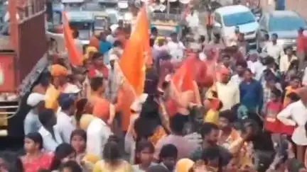 कटकमदाग: कुद में रुद्र महायज्ञ सह शिव परिवार संग रामदरबार हनुमंत प्राण प्रतिष्ठा के निमित्त मुर्तियों का नगर भ्रमण कराया गया