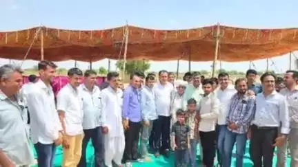गिड़ा: सांसद उम्मेदाराम बेनीवाल ने केसुम्बला क्षेत्र का किया दौरा, आमजन से हुए रूबरू