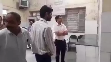 बिछीवाड़ा: कलक्टर ने सीएचसी बिछीवाड़ा का किया औचक निरीक्षण, स्वच्छता में लापरवाही पर नर्सिंगकर्मी और संविदा कार्मिक को नोटिस