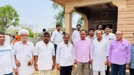 गुड़ामालानी: बाङमेर-जैसलमेर सांसद उम्मेदाराम बेनिवाल ने मंडावला क्षेत्र का दौरा किया, आमजन से हुए रूबरू