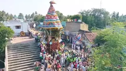திருவெண்ணைநல்லூர்: சித்தலிங்கமடம் கிராமத்தில் நீல விசாலாட்சி சமேதா வியாக்ரபுரீஸ்வரர் திருத்தேர் வீதி உலா