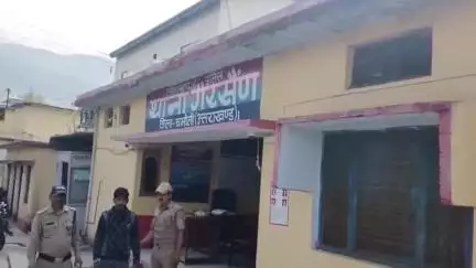 गैरसैण: गैरसैंण पुलिस ने नाबालिग पुत्री से छेड़छाड़ के आरोपी पिता को किया गिरफ्तार