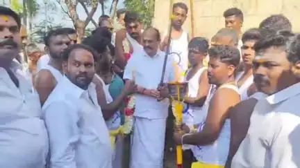கயத்தாறு: கட்டபொம்மன் மணிமண்டபத்தில் இருந்து ஜோதி ஓட்டம் எம்எல்ஏ துவக்கி வைத்தார்