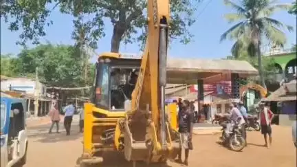 ରେମୁଣା: ଦୂର୍ଗାଦେବୀ ଠାରେ ଜବରଦଖଲ ଦୋକାନ ଉଚ୍ଛେଦ ପ୍ରକ୍ରିୟା ଜାରି