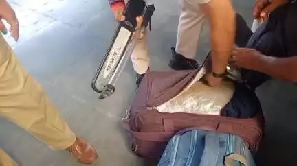 दरभंगा: दरभंगा स्टेशन पर GRP थाना पुलिस ने चलाया गया सघन जांच अभियान, मशीन से यात्रियों के सामांन की गई जांच, #Opretionsindoor