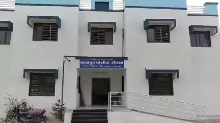 લાલપુર: મેઘપર ગામેથી દારૂના ગુનામાં વોન્ટેડ આરોપીને દબોચી લીધો