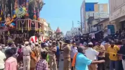 சங்கரன்கோயில்: சங்கரநயினார் கோவில் தேர் திருவிழாவில் கட்டை தலையில் விழுந்து தொழிலாளி காயம்- விரைந்து ஆம்புலன்சுக்கு வழிவிட்ட ADSP