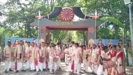 ঢকুৱাখানা ভাগ: ঢকুৱাখনাৰ মহঘূলিত দেশৰ পৰিস্থিতিৰ প্ৰতি লক্ষ্য ৰাখি ঐতিহ্যমণ্ডিত ফাটবিহুৰ সকলো কাৰ্য্যসূচী বাতিল কৰে উদযাপন সমিতিয়ে