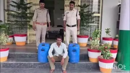 खनियाधाना: 100 लीटर देशी शराब के साथ एक आरोपी को खनियांधाना पुलिस ने किया गिरफ्तार