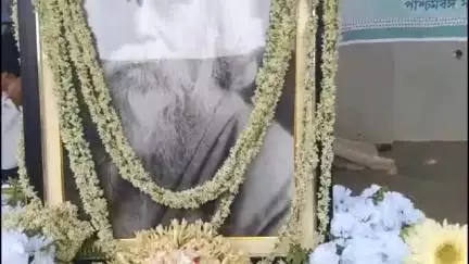কাটোয়া ২: করুই পূর্বপাড়া প্রাথমিক বিদ্যালয়ে রবীন্দ্রজয়ন্তী পালনে হাজির SDO, SDICO, কাটোয়ায় বিশ্ব কবিকে শ্রদ্ধা নিবেদন MLA -র