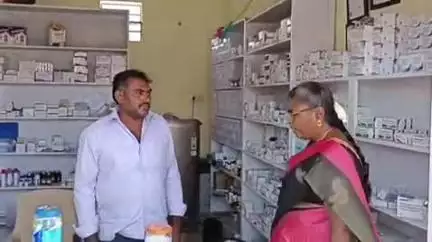ராசிபுரம்: மங்களபுரத்தில் முதல்வர் மருந்தகத்தை மாவட்ட ஆட்சியர் உமா நேரில் சென்று ஆய்வு செய்தார்