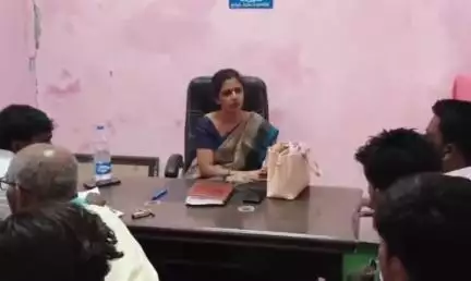 పెద్ద కొడప్​గల్​: పట్టణంలో జొన్న కొనుగోలు కేంద్రంను సందర్శించిన ఏడీఏ