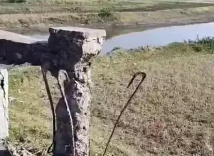 शेवगाव: जोहरापूर येथे नदीवरील पूल बनलाय धोकादायक; सामाजिक कार्यकर्ते शेषराव आपशेटे यांची बंधकाम विभागाकडे दुरुस्तीची मागणी