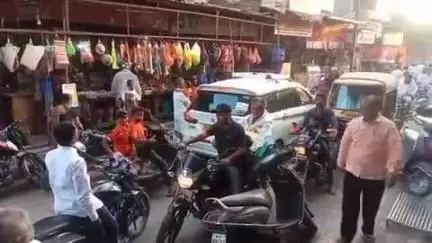 शेवगाव: शेवगाव शहरामध्ये वाहतूक कोंडीमुळे नागरिक त्रस्त वाहतूक कोंडीवर उपाययोजना करण्याची नागरिकांकडून होते मागणी