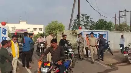 खनियाधाना पुलिस ने रूटीन चेकिंग अभियान के दौरान तेज रफ्तार बिना लाइसेंस के चल रहे वाहनों को दी समझाइश