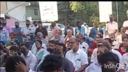 വൈക്കം: കടുത്തുരുത്തി അറുനൂറ്റിമംഗലം റോഡ് തകർന്നതിനെതിരെ ജനകീയ വേദി കടുത്തുരുത്തിയിൽ പ്രതിഷേധ സംഗമം സംഘടിപ്പിച്ചു