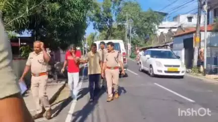 കൊച്ചി: മാന്ത്ര പാലത്തിന് സമീപം യുവാവിനെ ആക്രമിച്ച് സ്വർണമോതിരം കവർന്ന കേസിലെ പ്രതികളെ ഫോർട്ട് കൊച്ചി പോലീസ് അറസ്റ്റ് ചെയ്തു