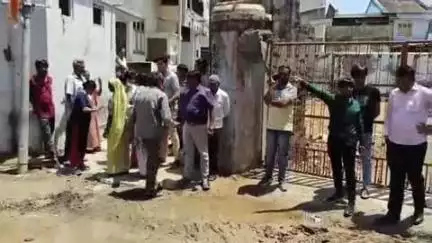 હારીજ: જલારામ પાર્કમાં દબાણ હટાવવા ગયેલી નગરપાલિકાની ટીમનો વિરોધ કરતા દબાણ હટાયા વગર પરત ફરી