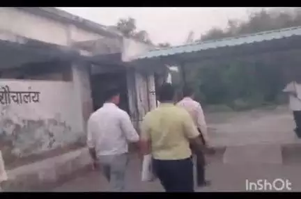 वरोरा: हिंदुहृदय सम्राट बाळासाहेब ठाकरे स्वच्छ सुंदर बसस्थानक अभियान स्पर्धेअंतर्गत वरोरा बसस्थानकाची स्वच्छता तपासणी