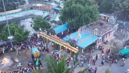 மரக்காணம்: மரக்காணம் தர்மாபுரி வீதியில் திரௌபதி அம்மன் கோயில் தீமிதி விழா திரளான பொதுமக்கள் கலந்து கொண்டனர்