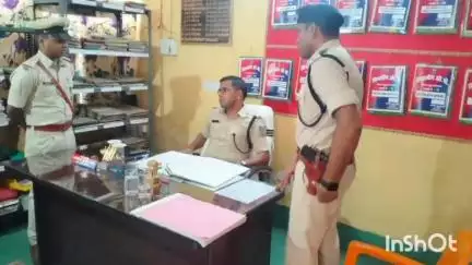 लिट्टीपाड़ा: एसपी ने सिमलोंग ओपी का वार्षिक निरीक्षण किया, लंबित मामलों के शीघ्र निपटान के निर्देश दिए