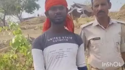 बांके बाज़ार: शेरघाटी में उत्पाद विभाग की टीम ने 120 लीटर महुआ शराब के साथ एक कारोबारी को किया गिरफ्तार, मोटरसाइकिल जब्त