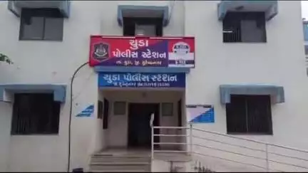 ચુડા: ચુડા લીંબડી રાણપુર  વસ્તડી રોડે અકસ્માતનુ પ્રમાણ વધતા કડક ચેકીંગ દરમિયાન નિયમ ભંગ કરી વાહન ચલાવી નીકળતા બે શખ્સો ઝડપાયા