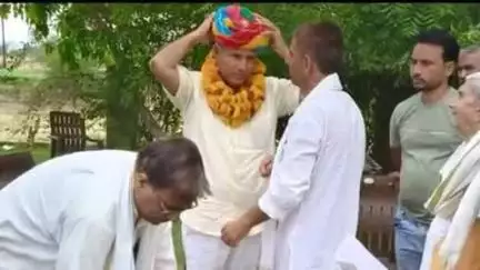 दूनी: विधायक राजेंद्र गुर्जर ने सांवरिया होटल पर की जनसुनवाई, लोगों ने किया स्वागत