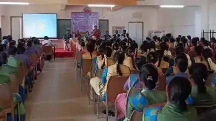 நல்லம்பள்ளி: ஸ்ரீ விஜய் வித்யாலயா கல்வியியல் கல்லூரி கலைஅரங்கில்

உணவு பாதுகாப்பு துறை சார்பாக தெருக்கூத்து நிகழ்ச்சிகள் மூலம் சிறுதானியங்கள் குறித்த விழிப்பு