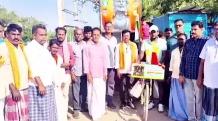 ಮಾನ್ವಿ: ನೀರಮಾನ್ವಿ ಗ್ರಾಮದಲ್ಲಿ ಸೈಕಲ್ ಜಾಥಾ ಮೂಲಕ ಯುವಕನಿಂದ ಪರಿಸರ ಜಾಗೃತಿ