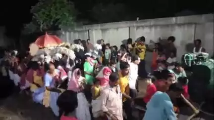 আউশগ্রাম ২: গাজন উৎসব ঘিরে মেতে উঠলেন আউশগ্রামের আদুরিয়ার বাসিন্দারা, উৎসব উপলক্ষ্যে তিনদিন ধরে সাংস্কৃতিক অনুষ্ঠানের আয়োজন