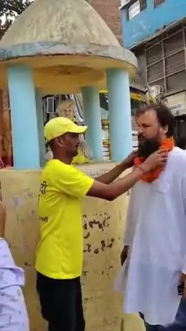 अधिकार खोकर चुप बैठे रहना यह महा दुष्कर्म है न्यायार्थ अपने बन्धु को भी दण्ड देना धर्म है इस तत्व पर ही कौरवों से पाण्डवों का रण हुआ जो भव्य भारतवर्ष के कल्पान्त का कारण हुआ।