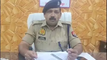 ललितपुर: पुलिस हिरासत से भागे 25,000 रुपये के इनामी को पुलिस मुठभेड़ में लगी गोली, जिला अस्पताल में भर्ती - ASP