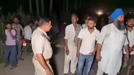 करनाल: मेरठ रोड पर ग्रामीणों ने बिजली के कट लगने की जन समस्या को लेकर लगाया जाम पुलिस मौके पर पहुंची#jansamasya