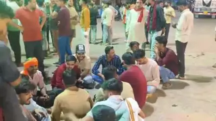 लटेरी: लटेरी के मलनिया में गाय के अवशेष मिलने से हिंदू संगठनों में आक्रोश, सिरोंज चौराहे पर लगाया जाम