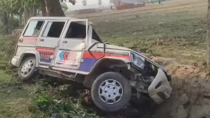 मांझी: जैतपुर-बरेजा मार्ग पर दाउदपुर पुलिस की पेट्रोलिंग गाड़ी दुर्घटनाग्रस्त, पांच-छह पुलिसकर्मी घायल, दो रेफर