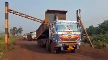 ଚମ୍ପୁଆ: ବଡବିଲ ରେଳ ସାଇଡିଂର ୪ ନମ୍ବର ଗେଟ ଭାଙ୍ଗିଲା ହାଇୱା, ଚାଳକ ସୁରକ୍ଷିତ